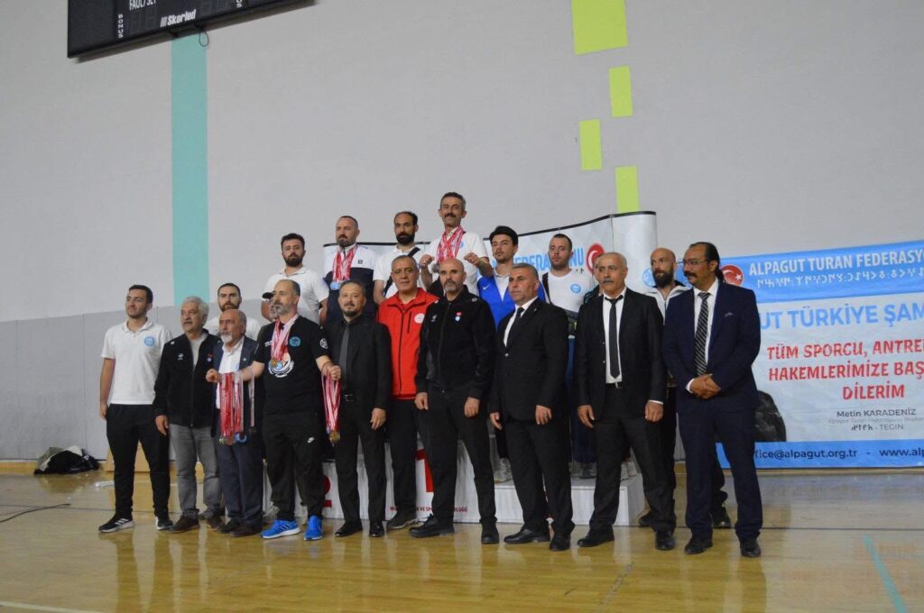 Türkiyədən olan alpaqutlar çempionatda iştirak etdilər